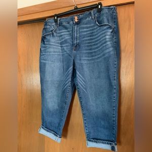 Terra & Sky 3x semi-distressed boyfriend jeans. Elastic waist in back. Used.